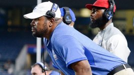 Travian Robertson Named Defensive Line Coach
