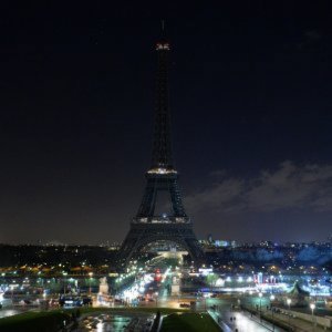 Paris 11-13 attack - eiffel tower lights off